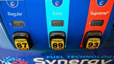 Lundberg Survey - Average US gasoline price falls 32 cents to $4.54 per gallon - fox29.com - Usa - Los Angeles - state Louisiana - city Baton Rouge, state Louisiana