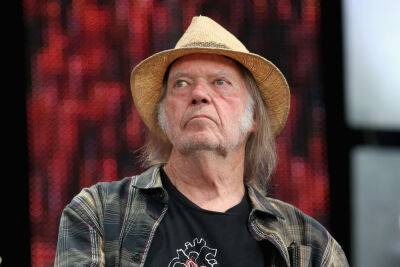 Willie Nelson - John Mellencamp - Howard Stern - Neil Young Says He Doesn’t ‘Think It Is Safe’ For Him To Perform Concerts Yet Amid The Pandemic - etcanada.com