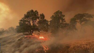 2 found dead in car as crews battle largest California wildfire in Siskiyou County - fox29.com - state California - state Oregon - county Siskiyou