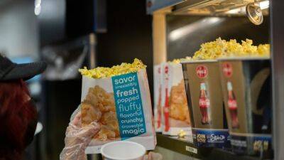 Adam Aron - Jeenah Moon - AMC aims to roll out microwaveable popcorn - fox29.com - New York - Usa - state California - city Burbank, state California