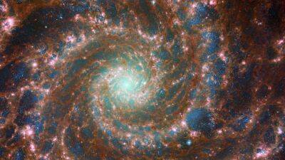 Artemis I (I) - NASA releases stunning new images of Phantom Galaxy from Hubble, James Webb telescopes - fox29.com
