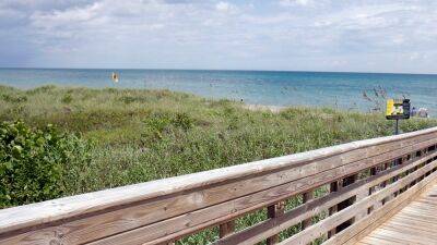 Jeffrey Greenberg - Florida man filming sunrise dies after sand dune collapses on him - fox29.com - state Florida - county Palm Beach - county Island - county Falls - county Martin - county Hutchinson