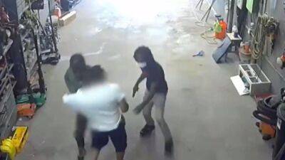 Ford Taurus - Video: 3 suspects rob Kensington mechanic shop at gunpoint, steal employee's wallet and gun - fox29.com
