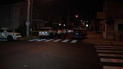 Police: Armed suspect on the loose after robbery, barricade in South Philadelphia - fox29.com