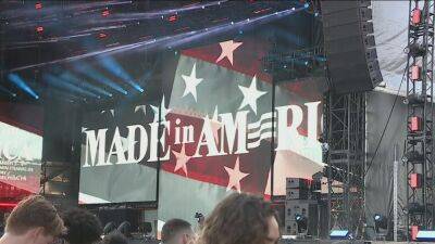 Made in America: Fans embrace the festival and savor the last of summer - fox29.com - state North Carolina - city Santos