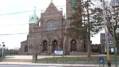 Police sources: 18-inch pipe bomb found behind Holmesburg church, near railroad tracks - fox29.com - city Philadelphia