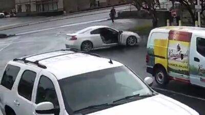 Watch: Man fights off carjacker at gas station - fox29.com - city Seattle - state Washington