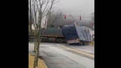 Video: Train slams into truck in NY - fox29.com - New York - county Rockland