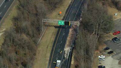 Chicken waste spill shuts down part of Route 55 in Deptford during morning commute - fox29.com - Jersey