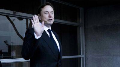 Elon Musk - Bernard Arnault - Elon Musk back in No. 1 spot on Bloomberg's billionaires list - fox29.com - France