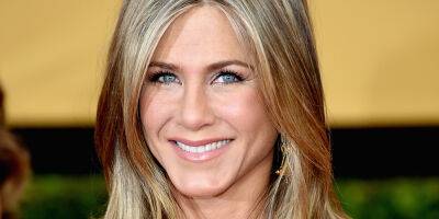 Jennifer Aniston - Jennifer Aniston Reveals the Famous Friend who Turns to Her for Health Advice, Shares How Her Parents Inspired Her Pursuit of Wellness - justjared.com - Usa - Greece