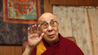 Dalai Lama apologizes after kissing boy, asking him to 'suck' his tongue - fox29.com - India