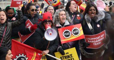 Public service strike? Union for 120K workers has ‘overwhelming’ strike mandate - globalnews.ca - Canada