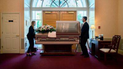 How much does a funeral cost? New rule would make funeral homes post prices online - fox29.com - Usa - Washington