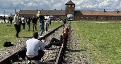 Tourists spark outrage after posing for photos on Auschwitz train tracks - globalnews.ca - Poland - city Kansas City