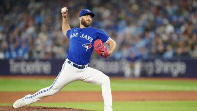 Blue Jays’ Anthony Bass takes shot at United Airlines after pregnant wife forced to pick up child’s mess - fox29.com