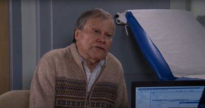 David Neilson - Evelyn Plummer - ITV Coronation Street fans say 'don't even think about it' over Roy Cropper health scare - manchestereveningnews.co.uk - city Manchester