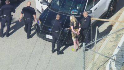 Woman in stolen van with senior inside arrested after pursuit in San Fernando Valley - fox29.com - Los Angeles - county Valley - city San Fernando, county Valley