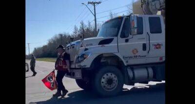 Global News - NB Power truck drives into picketing PSAC worker, company vows swift action - globalnews.ca - Canada