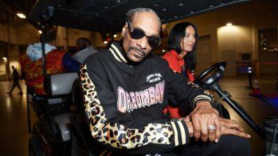 Snoop Dogg steps in at last second during WrestleMania 39 - fox29.com - state California - city Inglewood, state California