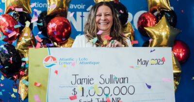 Woman leaves her job, wins $1 million before her last day of work - globalnews.ca