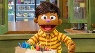 Zach Hyman - 'Sesame Street' debuts its 1st Filipino-American muppet - fox29.com - Usa