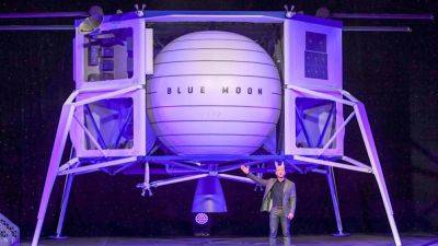 Jeff Bezos - Bill Nelson - Bezos' Blue Origin wins NASA contract to build lunar landers for moonwalkers - fox29.com - Washington