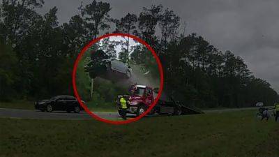 Driver survives jaw-dropping car accident in Georgia - fox29.com - Georgia - county Lowndes