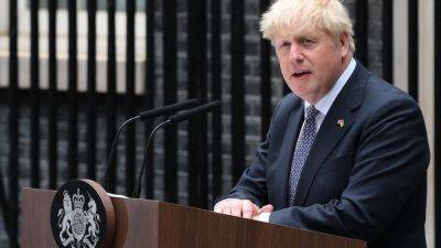 Boris Johnson - Johnson gives messages, notebooks to UK government amid Covid inquiry row - rte.ie - Britain