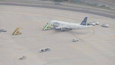 Man allegedly makes bomb threat after missing flight, forcing jetBlue to park plane at LAX - fox29.com - Los Angeles - city Las Vegas - city Los Angeles