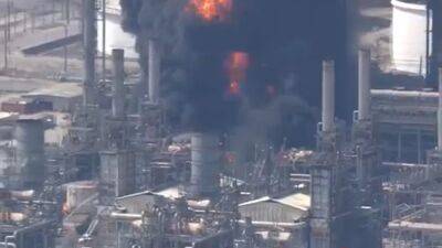 Deer Park Fire: Plant goes up in blaze, large clouds of black smoke; no shelter in place issued - fox29.com - city Houston - county Harris