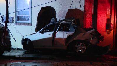 Driver dies after crashing into pole, house in Northern Liberties, police say - fox29.com