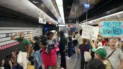 Jordan Neely chokehold death: Protesters clash with police, jump on subway tracks - fox29.com - Usa - city New York - Jordan
