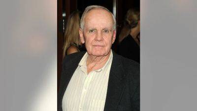 Williams - Alfred A.Knopf - Cormac McCarthy, lauded author of ‘The Road’ and ‘No Country for Old Men,’ dies at 89 - fox29.com - city New York - state Tennessee - state New Mexico - Santa Fe, state New Mexico
