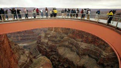 Man falls more than 4,000 feet from Grand Canyon skywalk to his death - fox29.com - state Arizona - state Colorado - county Canyon - county Mohave