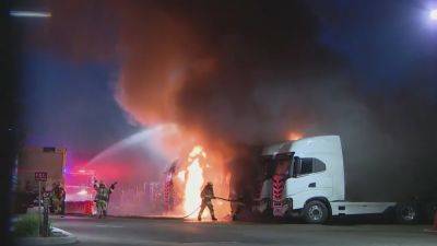 Electric semi trucks on fire in Phoenix: 'Foul play is suspected' - fox29.com - city Phoenix - city Tempe