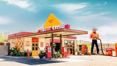 Joshua Tree - Cheez-It-themed rest stop features pump that fills your car with crackers - fox29.com - state California - state Michigan - county Creek