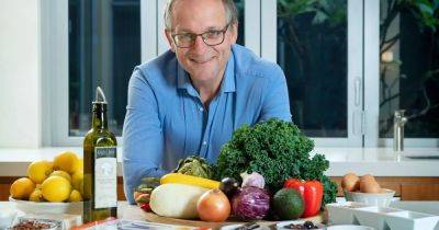 Michael Mosley - Michael Mosley's new weight loss advice names two foods to help shed pounds - dailyrecord.co.uk - Italy - Spain - France