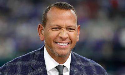 Alex Rodriguez - Alex Rodriguez shows off ripped abs during romantic vacation following body transformation - us.hola.com - city Beverly Hills - Dominican Republic