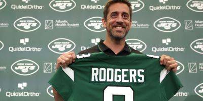 Aaron Rodgers - Pat Macafee - Aaron Rodgers Reveals the Drugs He Wants to Do Off-Season - justjared.com - New York