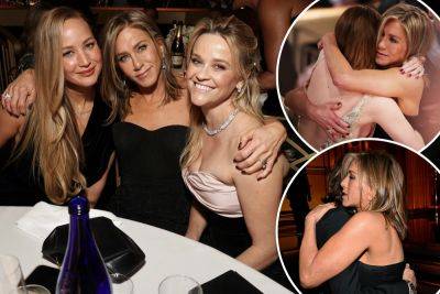 Jennifer Aniston - Reese Witherspoon - Matthew Perry - David Schwimmer - Matt Leblanc - Lisa Kudrow - Steven Spielberg - Jennifer Lawrence - Kate Capshaw - Emma Stone - Jennifer Aniston leans on her friends (seemingly all of Hollywood) at first awards show after Matthew Perry’s death - nypost.com - Los Angeles