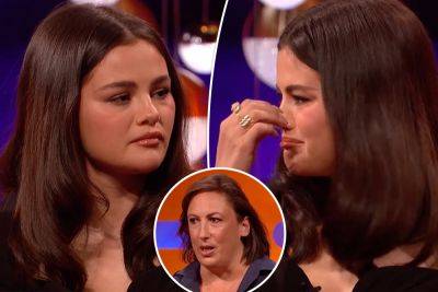 Selena Gomez - Miranda Hart - Selena Gomez breaks down crying on TV over actress Miranda Hart’s mental health story - nypost.com - Britain