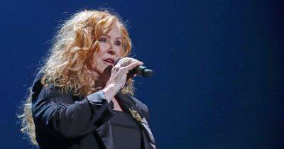 T'Pau legend Carol Decker unrecognisable in glam snap after undergoing colon cancer surgery - ok.co.uk - China - county Hand