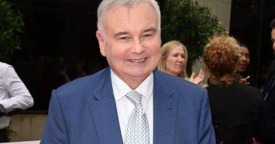 Eamonn Holmes - Eamonn Holmes' appearance in new pic with grandchildren sparks reaction after health woes - ok.co.uk