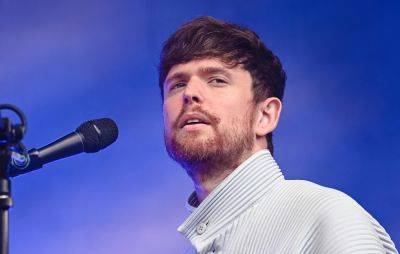 James Blake - James Blake says major labels “should be required to provide a therapist to their artists” - nme.com