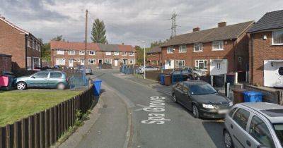 Two men taken to hospital after double-stabbing in Salford - manchestereveningnews.co.uk