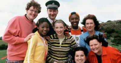 BBC Balamory cast unrecognisable in reunion snap 22 years after hit show - dailyrecord.co.uk - Scotland - Reunion - city River