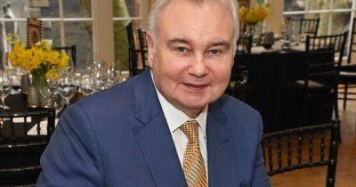 Eamonn Holmes' physio struggle as he's wheeled out of clinic in chronic pain - dailyrecord.co.uk - city London