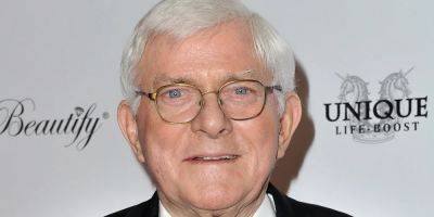 Phil Donahue Passes Away at 88, Legendary TV Host Dies After a Long Illness - justjared.com