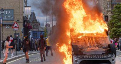 Sunderland riots see three police officers in hospital amidst fears of more far-right trouble - dailyrecord.co.uk